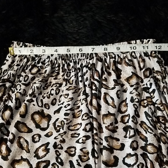 ANIMAL PRINT..baggy cropped/ankle pants - Picture 8 of 8
